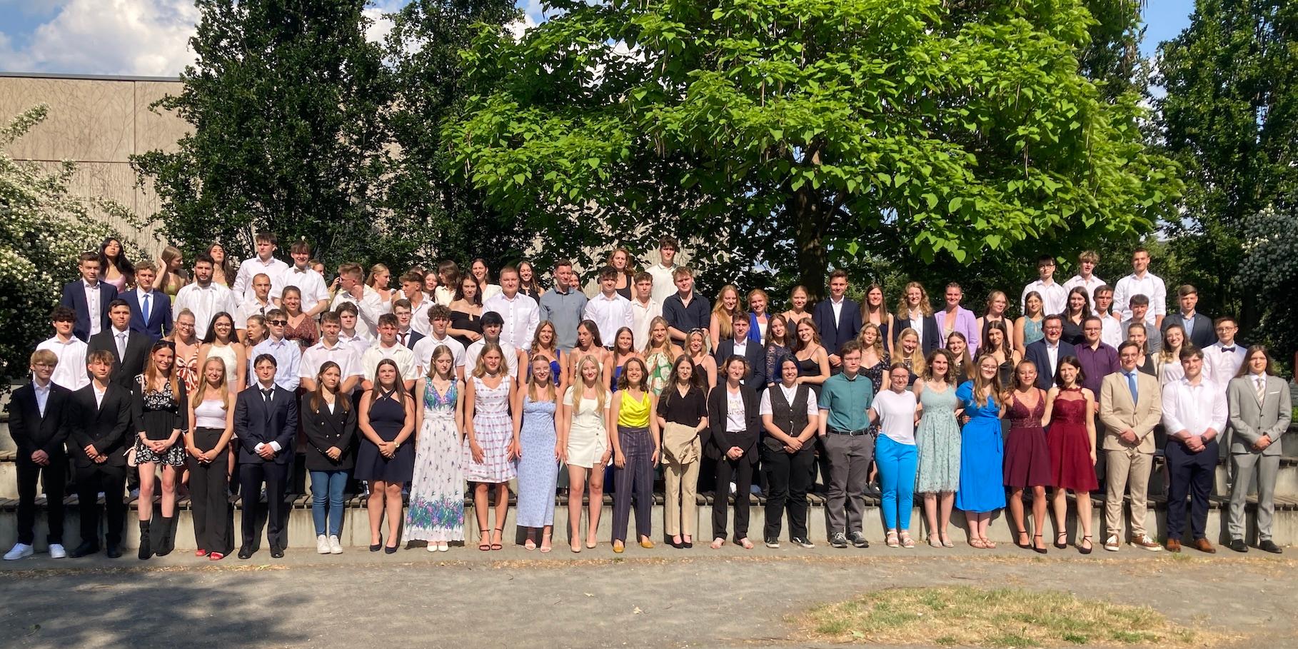 Gruppenfoto der Abiturientinnen und Abiturienten