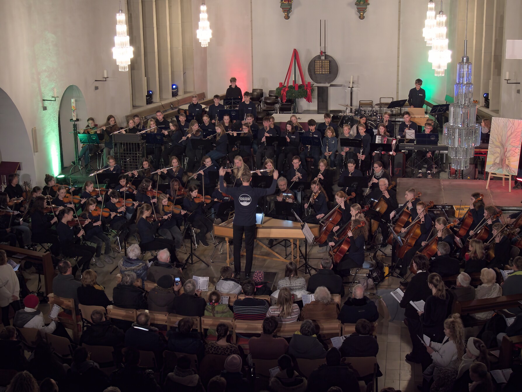 Orchester und Publikum beim Adventskonzert