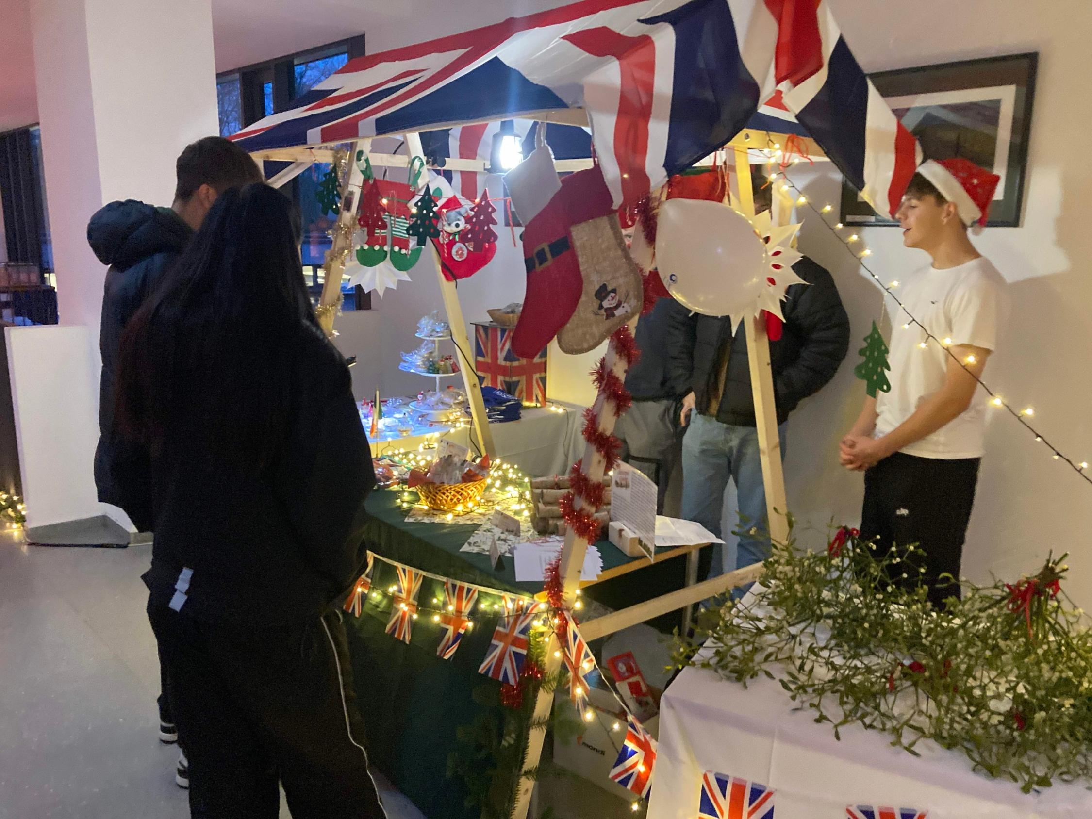 Letzte Vorbereitungen am England-Stand