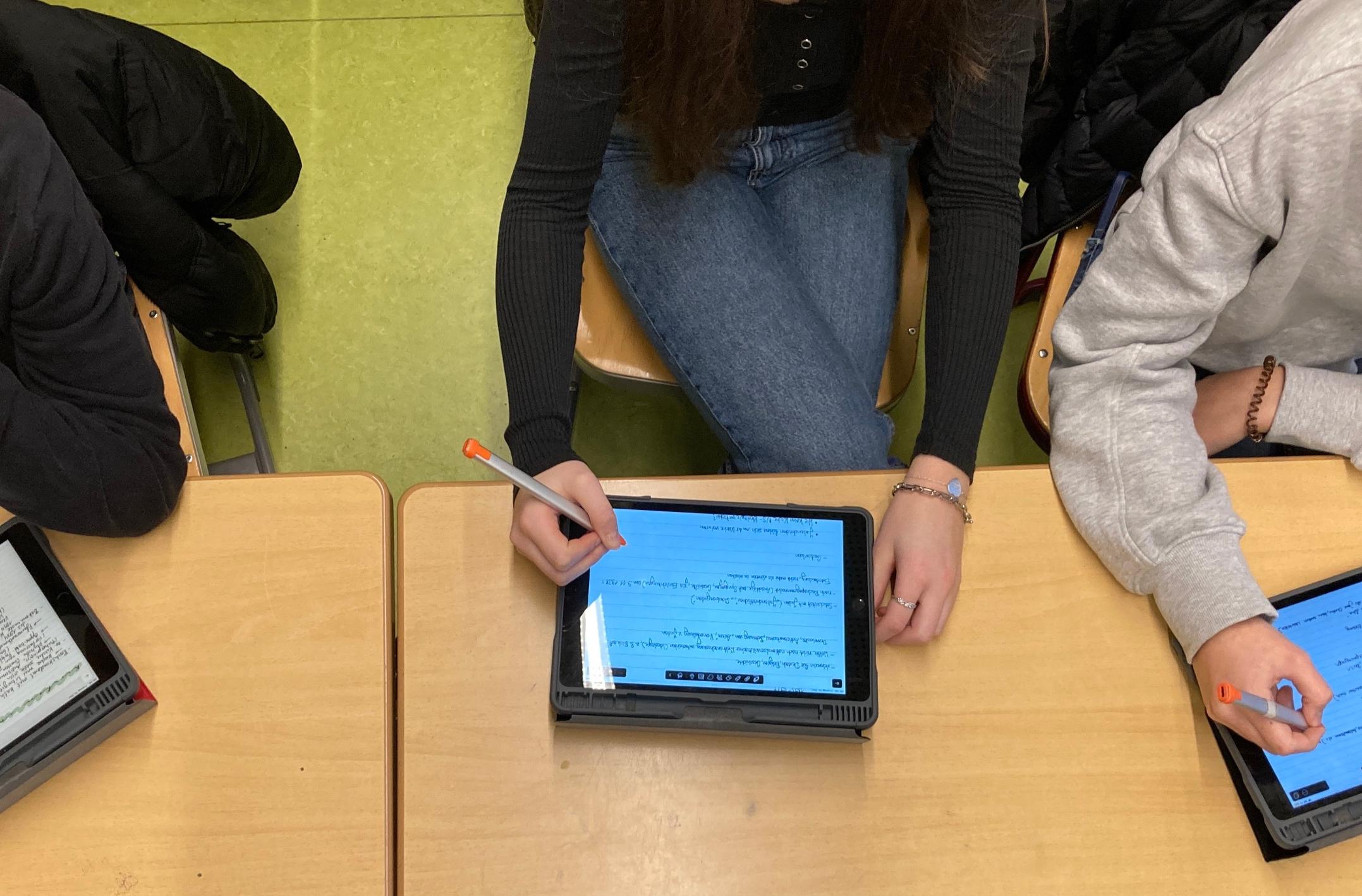 Ipads auf dem Tisch