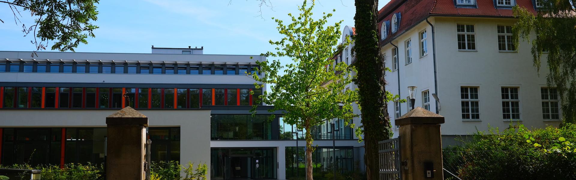 Blick auf den Neubau, Stadtparkseite