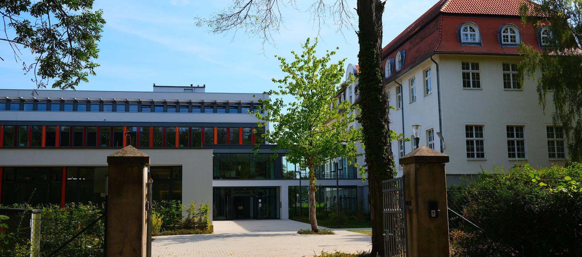 Blick auf den Neubau, Stadtparkseite