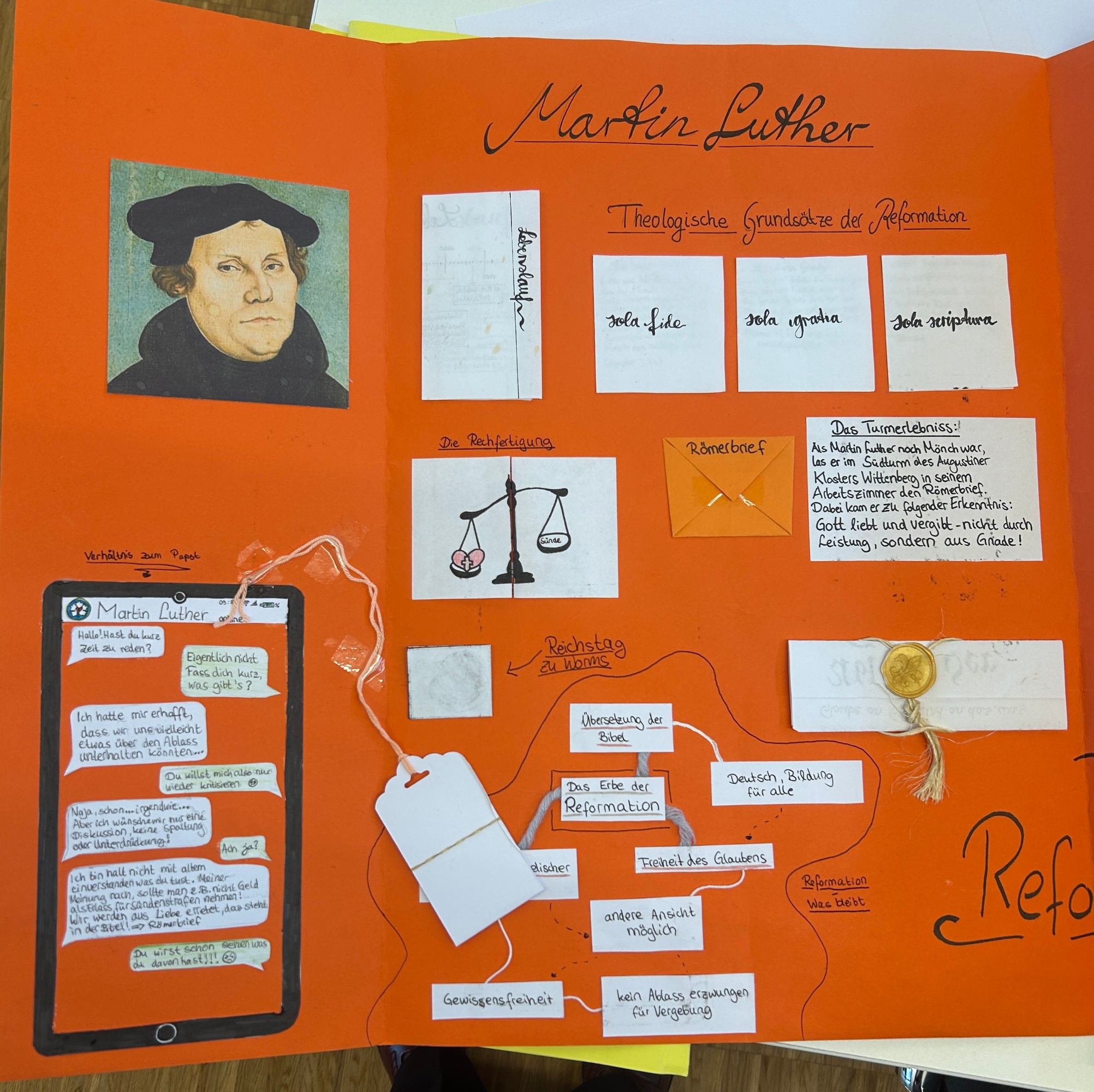 kurze Texte und Bilder zu Luther, auf Pappe aufgeklebt