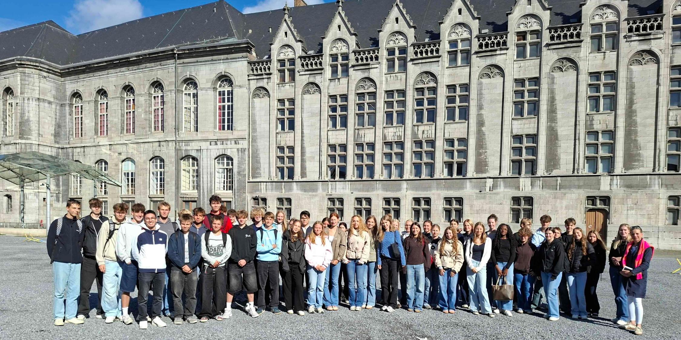 Gruppenfoto vor Gebäuden in Lüttich