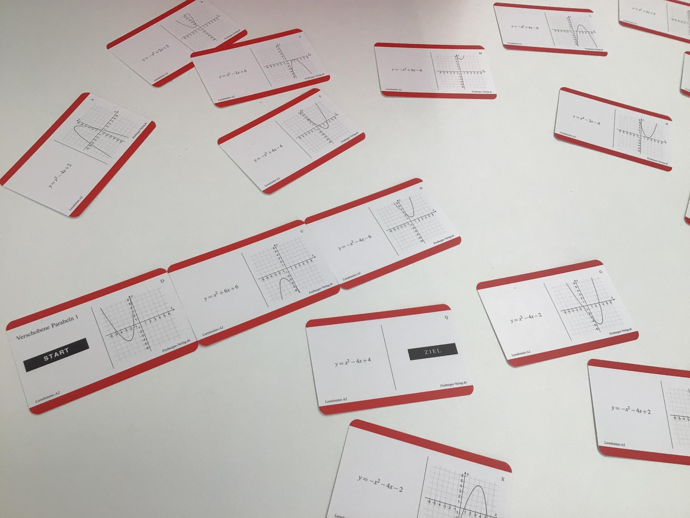 Dominokarten mit mathematischen Formeln