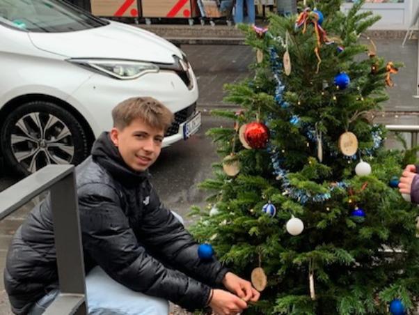 Schmückaktion in der Hauptstraße