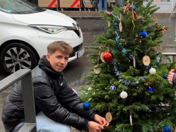 Schmückaktion in der Hauptstraße