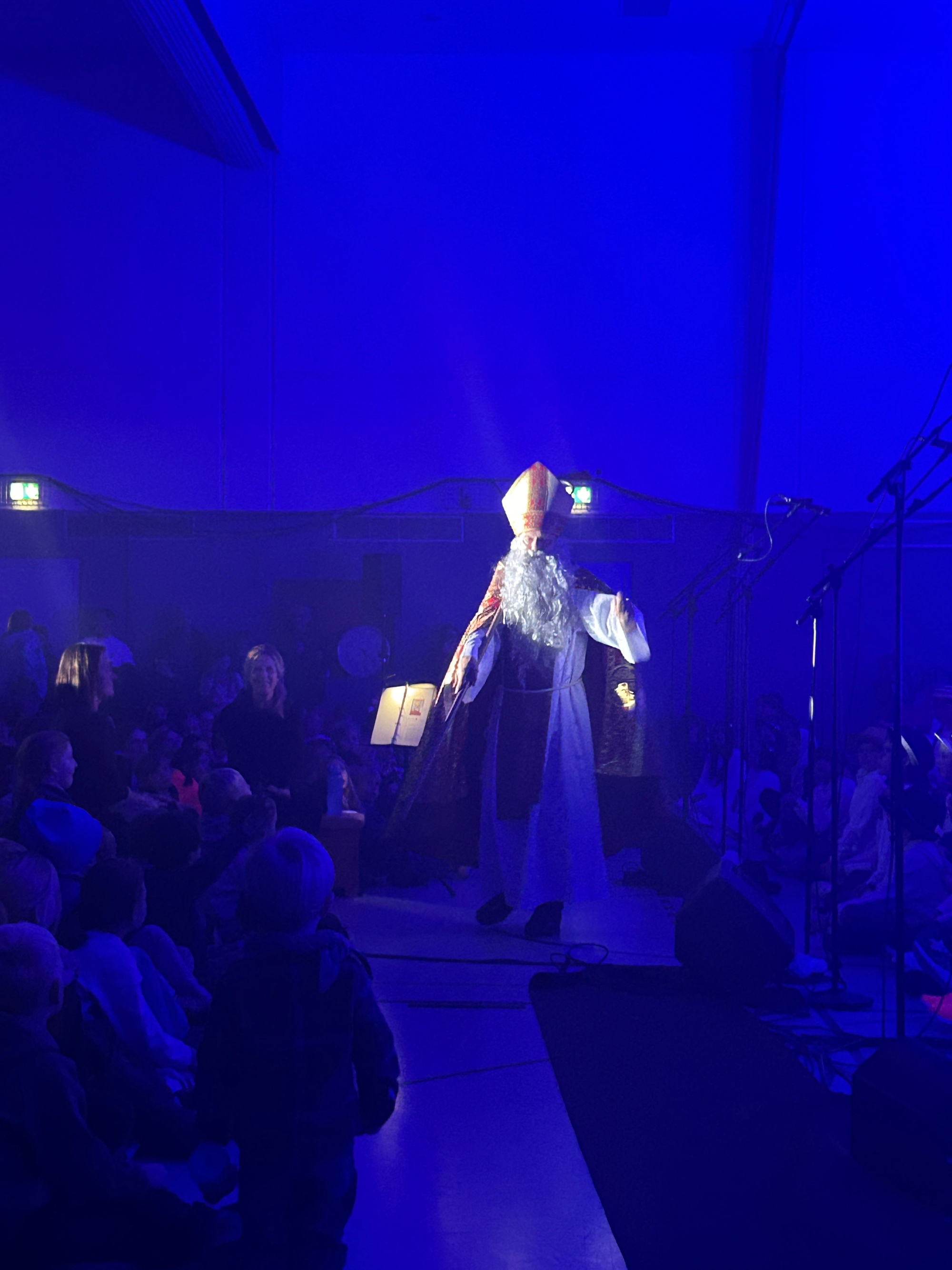 Sinterklaas beim Weihnachtsmusical