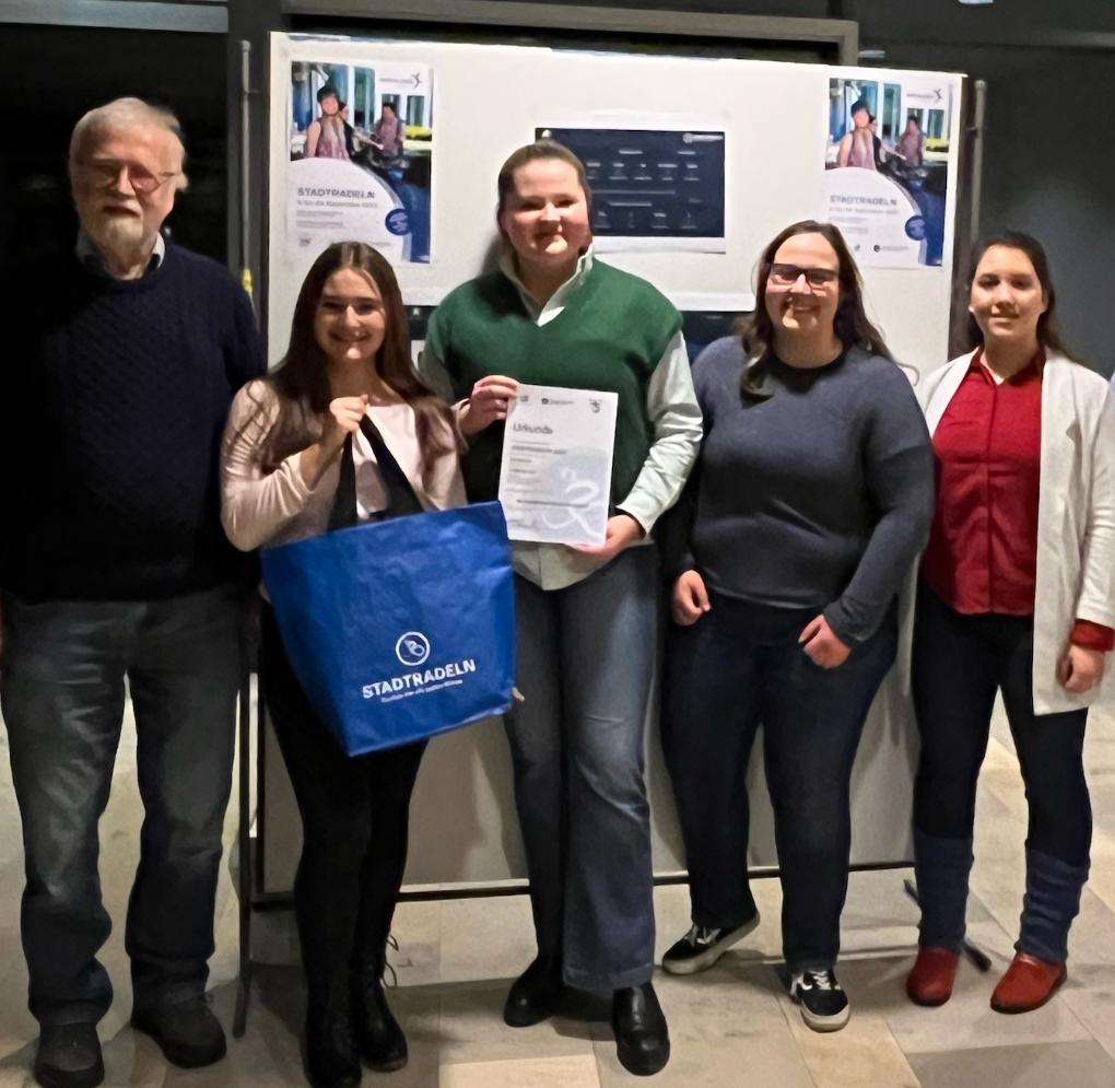 Urkundenübergabe fürs Stadtradeln
